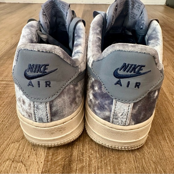 Women's blue velvet Nike Air Force 1s with box - Picture 5 of 7